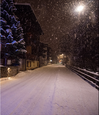 remote-highway-lighting-project-using-heated-lithium-battery-systems
